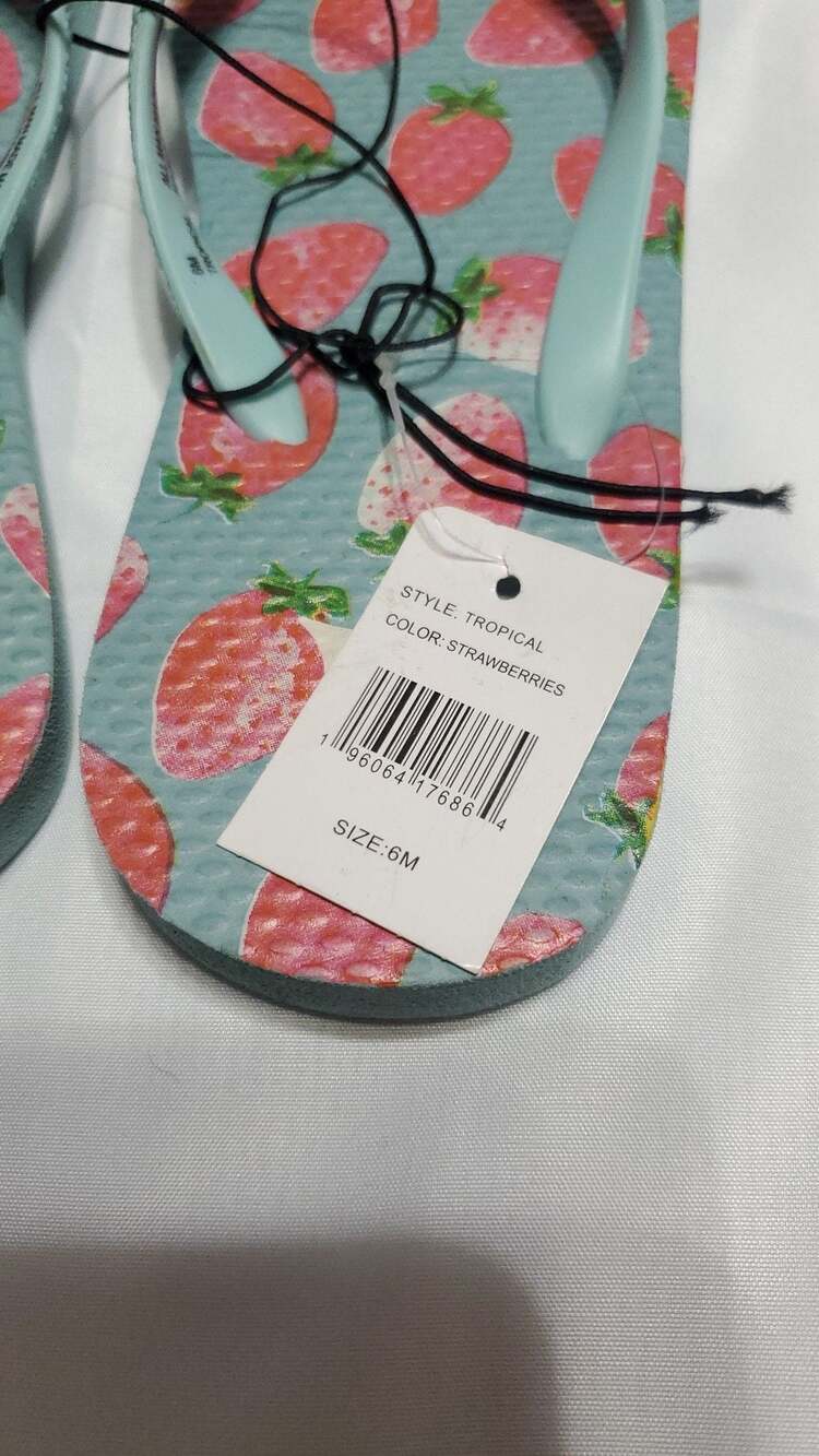 Hurley Women's Tropical Strawberry Print Flip Flops Size 6M - Picture 4 of 4